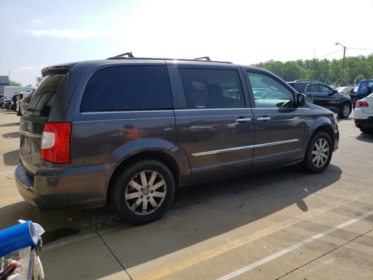 2015 Chrysler Town & Country Touring - Фото 3