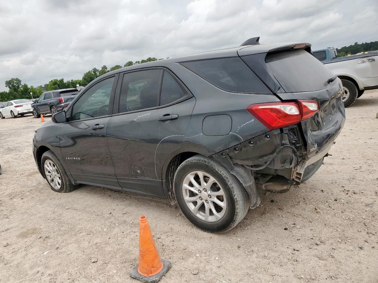 2020 Chevrolet Equinox Ls - Фото 2