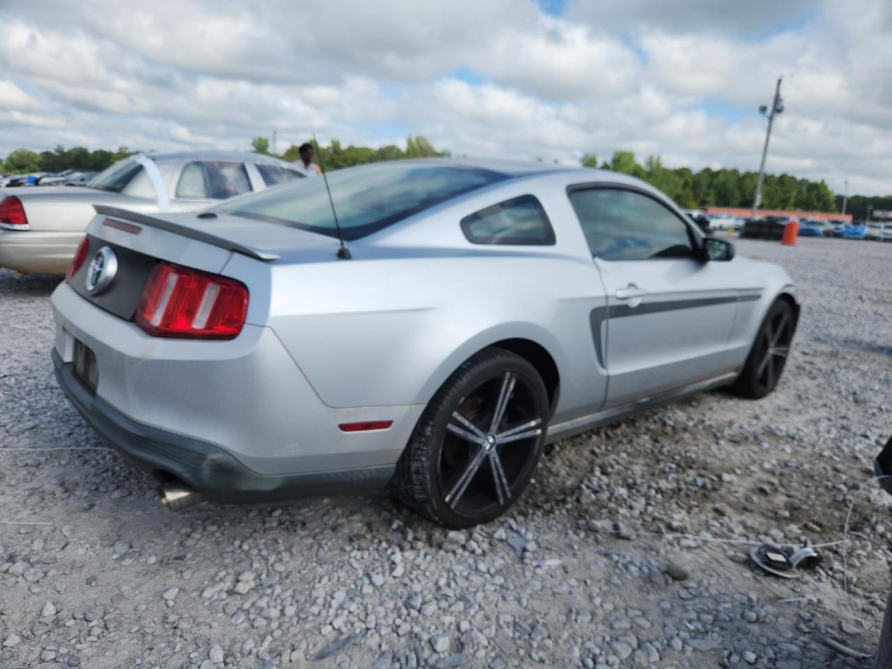 2011 Ford Mustang - Фото 3