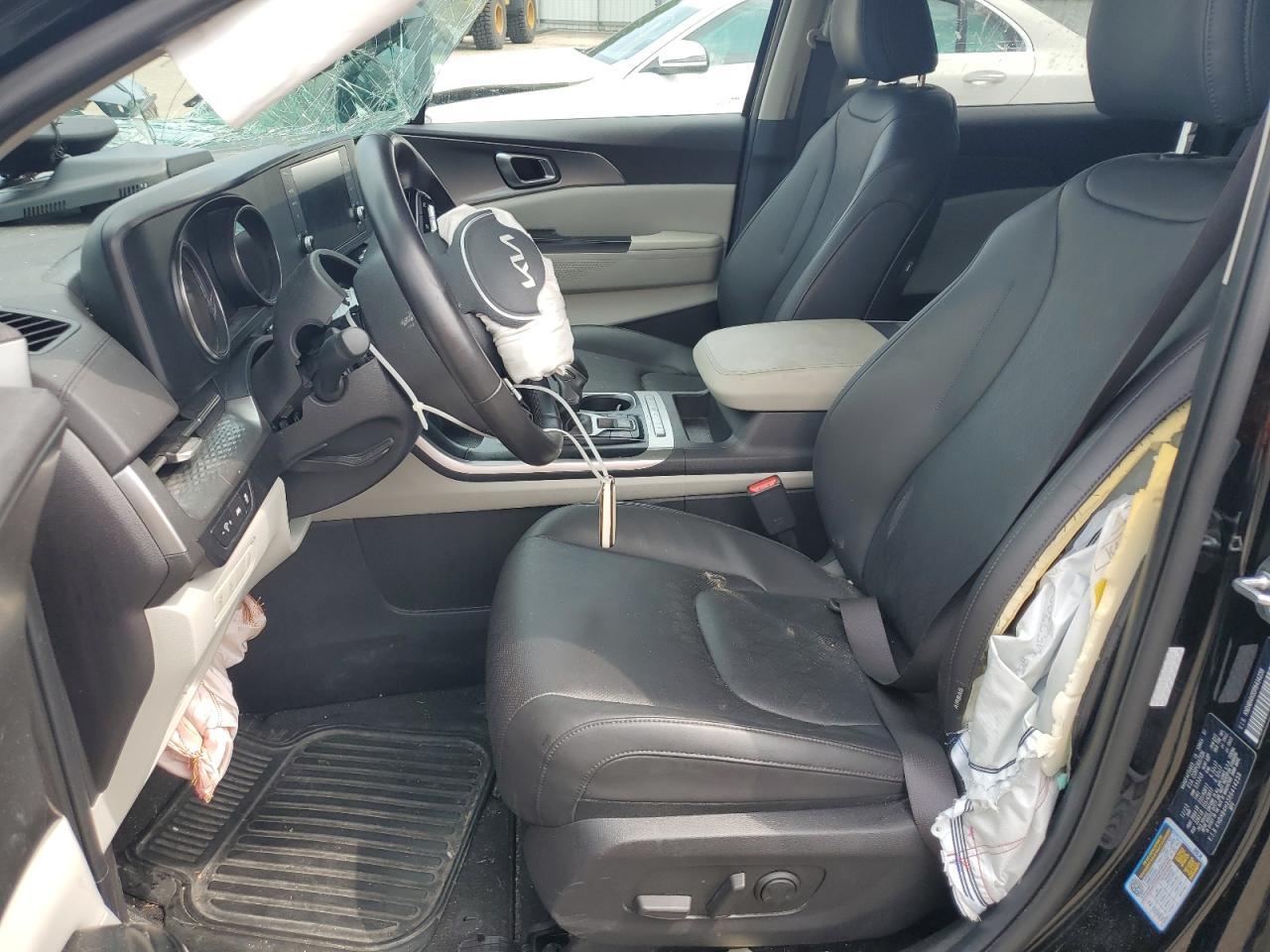 2024 Kia Carnival Lx - Image 7