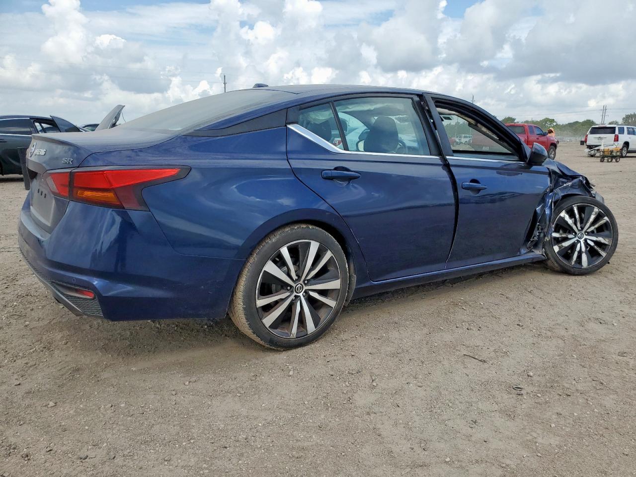 2021 Nissan Altima Sr - Image 3
