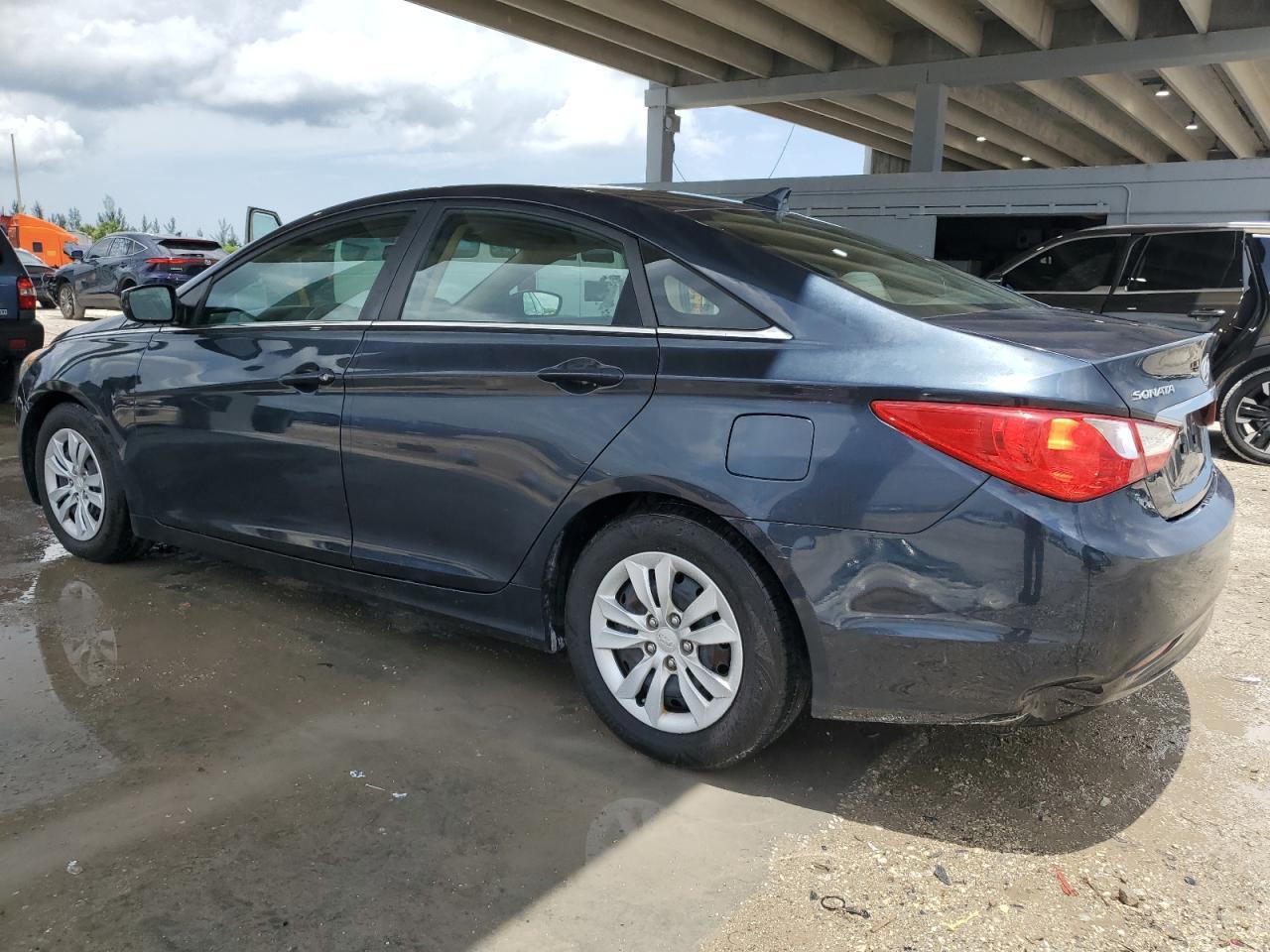 2011 Hyundai Sonata Gls - Image 2