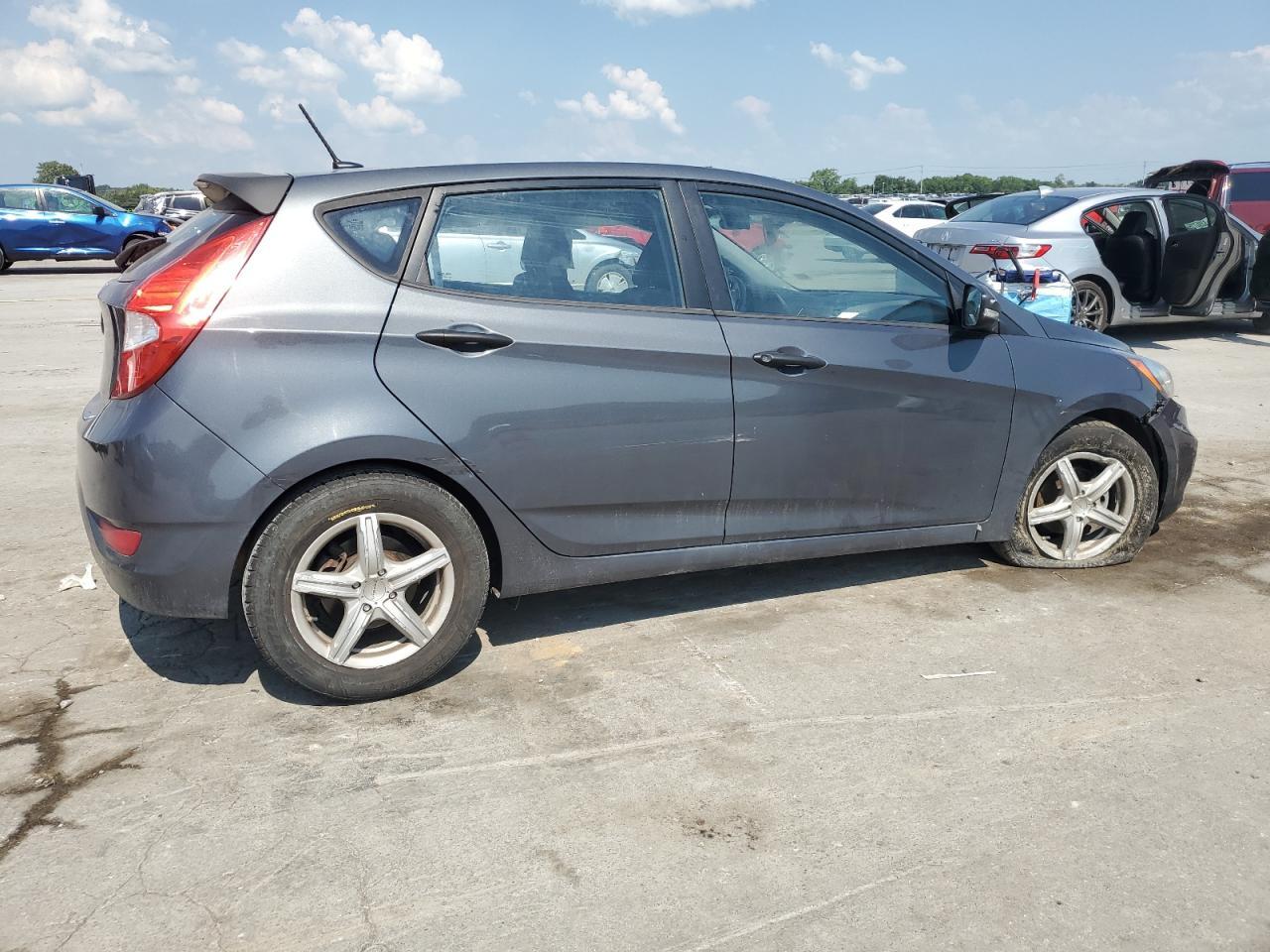 2013 Hyundai Accent Gls - Фото 3