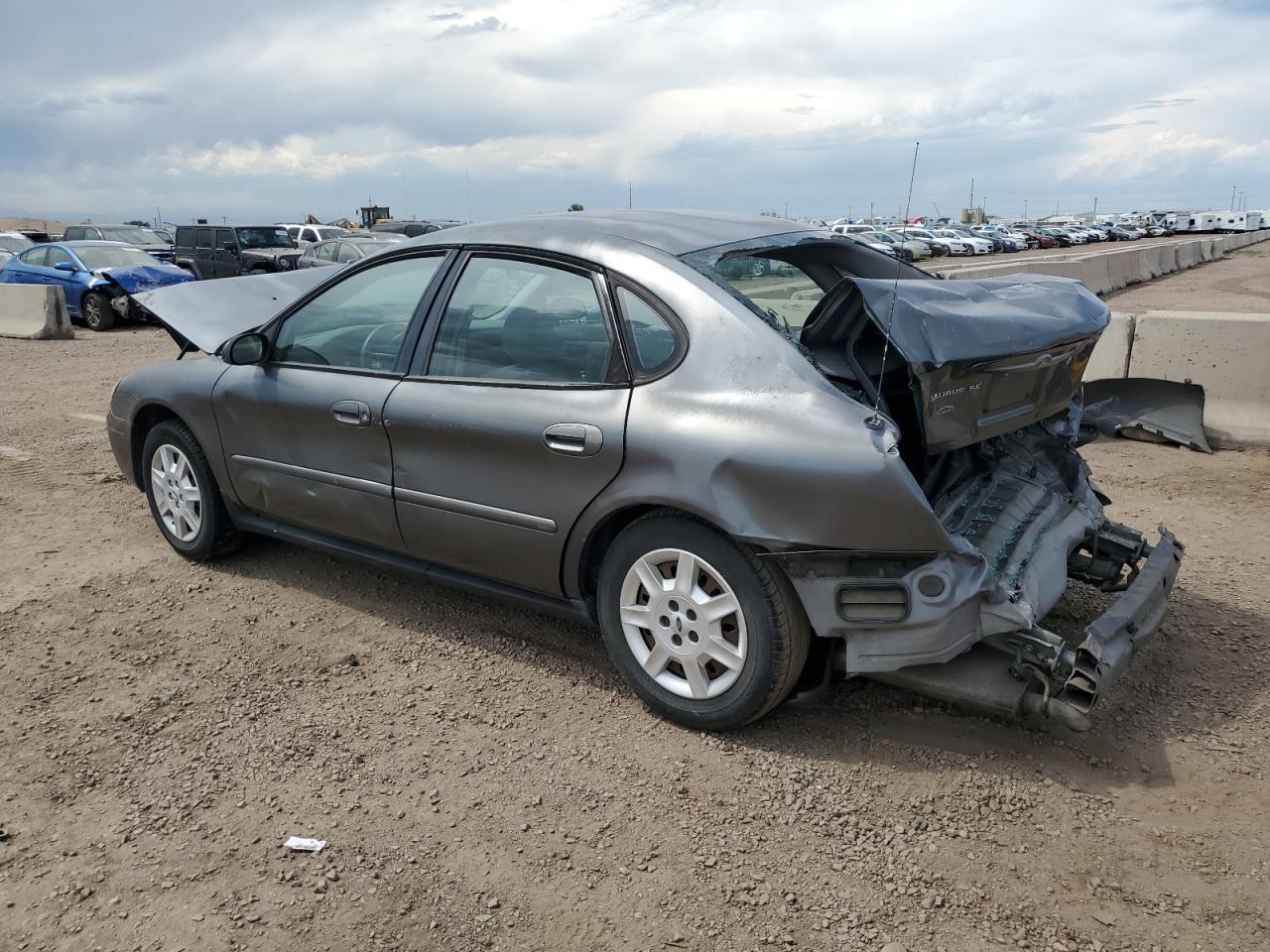 2005 Ford Taurus Se - Image 2