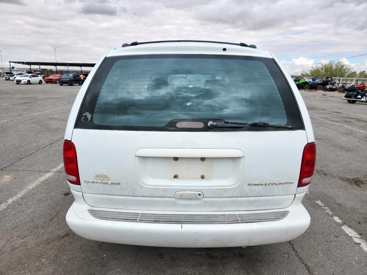 1999 Chrysler Town & Country Lx - Image 6