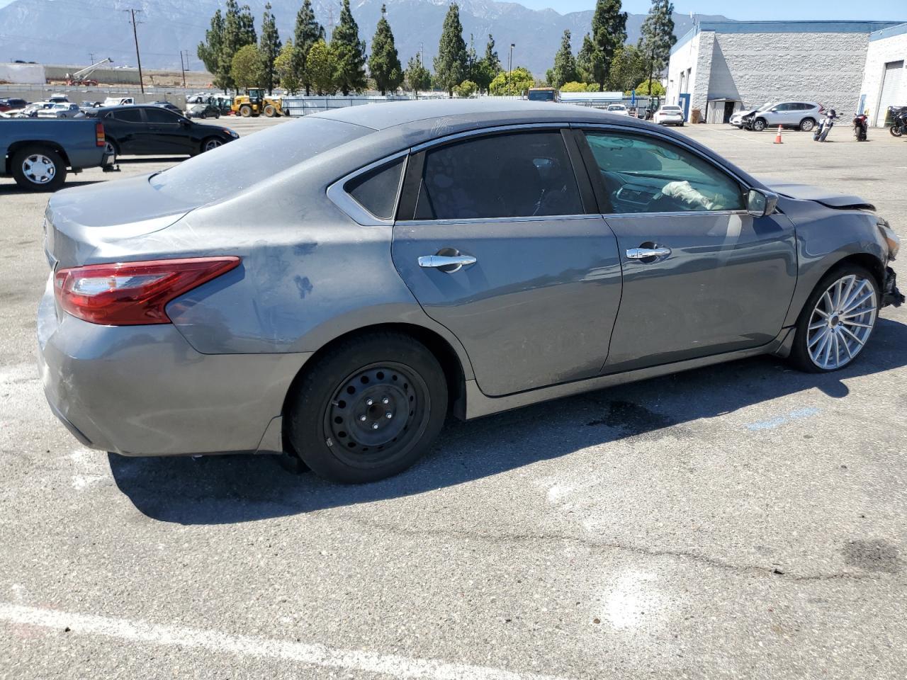 2018 Nissan Altima 2.5 - Image 3