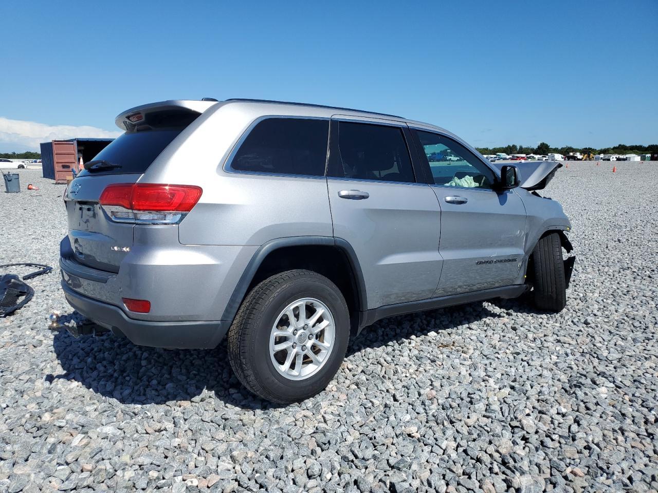 2018 Jeep Grand Cherokee Laredo - Image 3