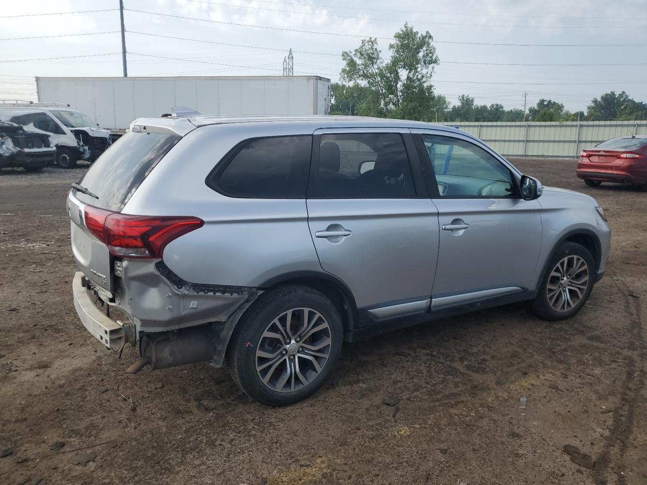 2018 Mitsubishi Outlander Se - Фото 3