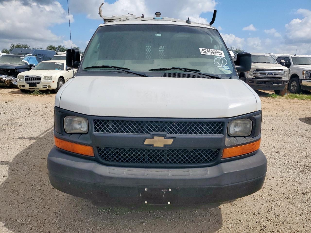 2016 Chevrolet Express G2500 - Image 5