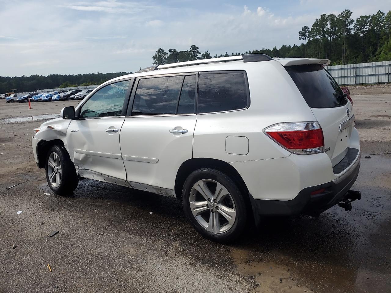 2013 Toyota Highlander Limited - Image 2