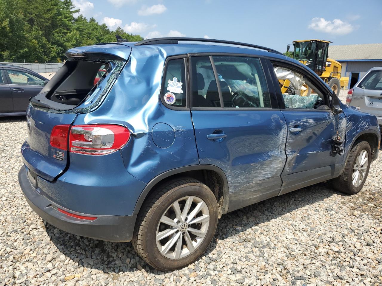 2017 Volkswagen Tiguan S - Фото 3