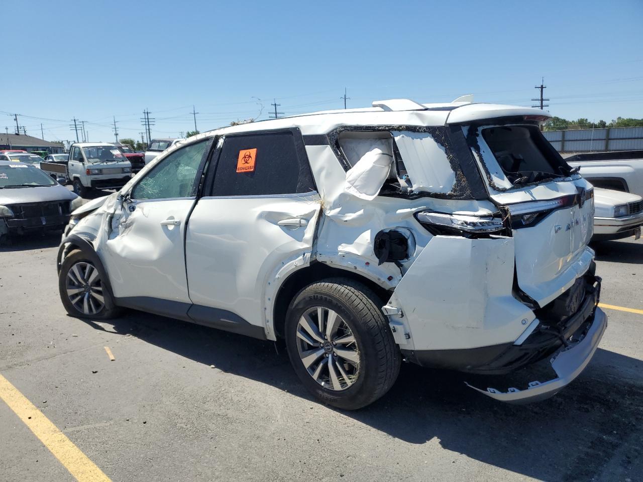 2023 Nissan Pathfinder Sl - Image 2