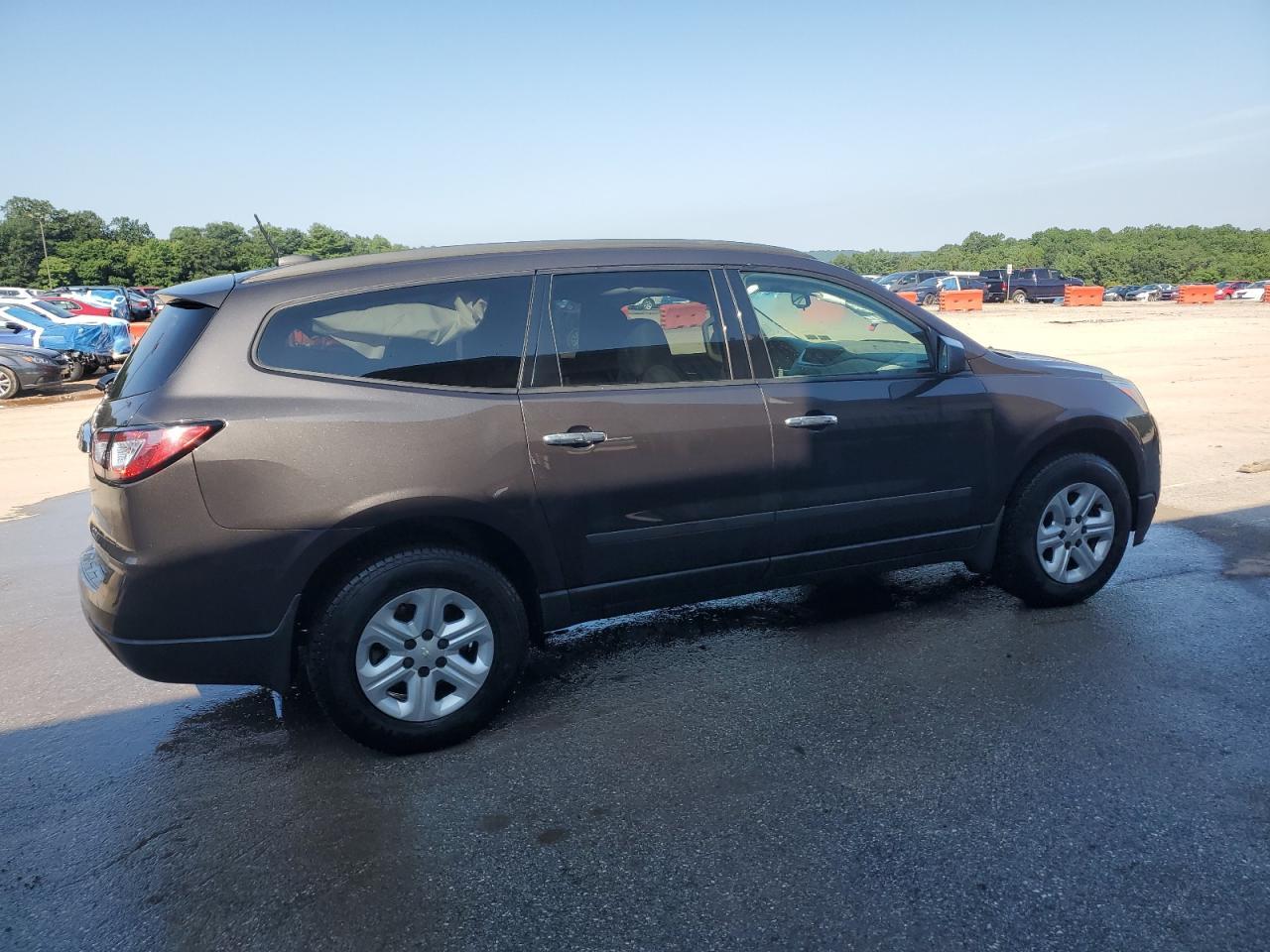 2017 Chevrolet Traverse Ls - Image 3