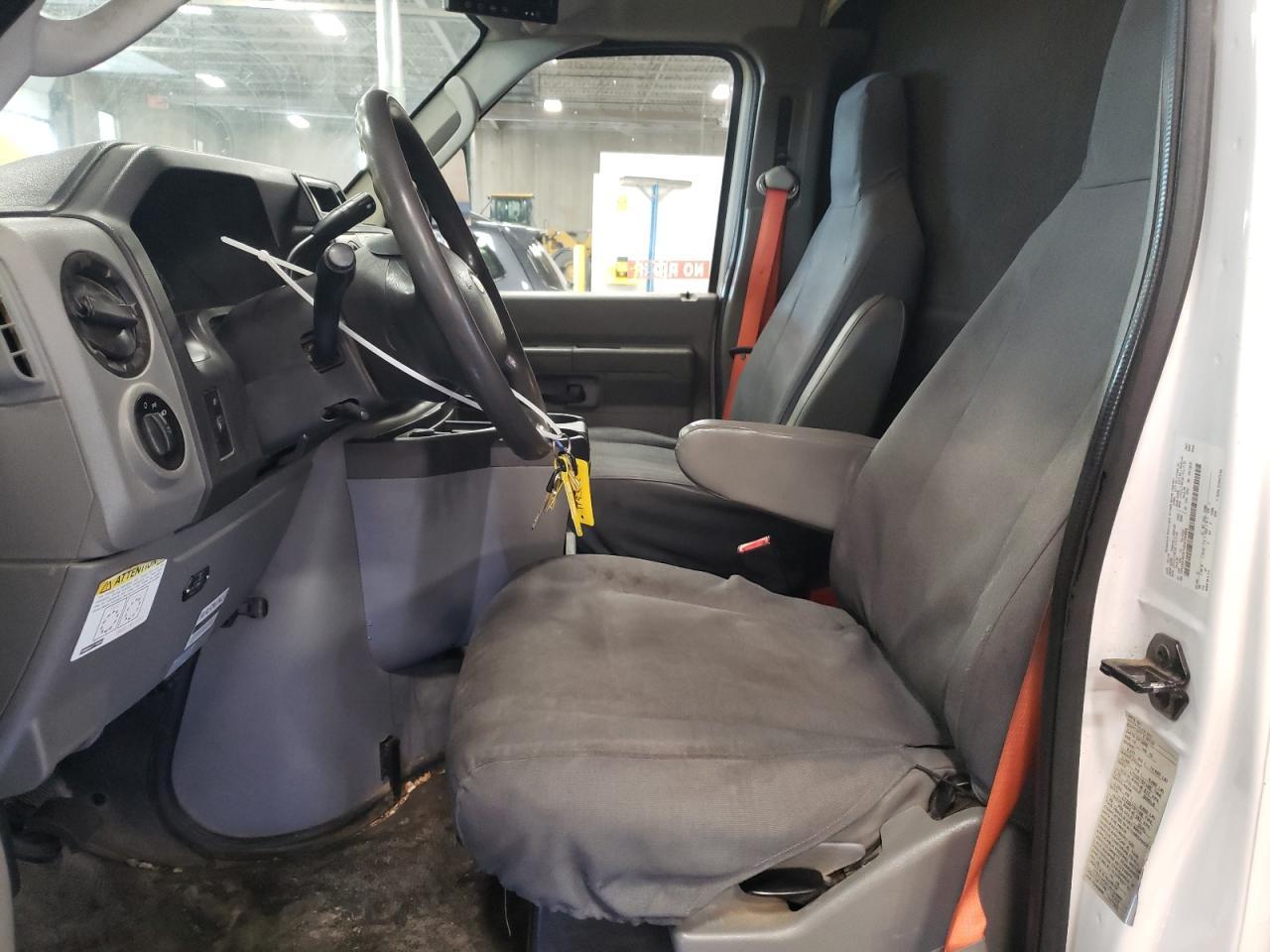 2018 Ford Econoline E450 Super Duty Cutaway Van - Фото 7