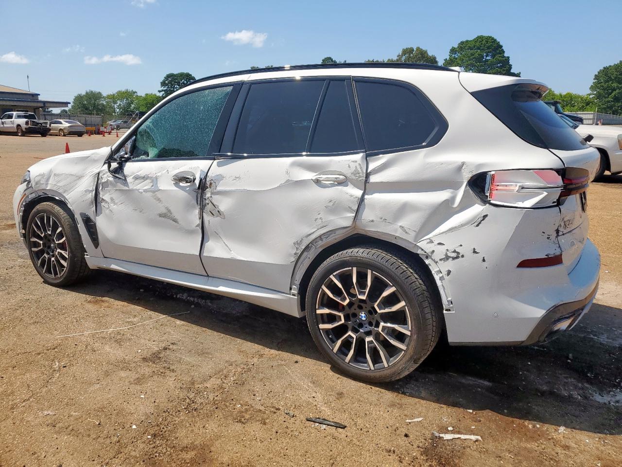 2025 BMW X5 xDrive40I - Фото 2