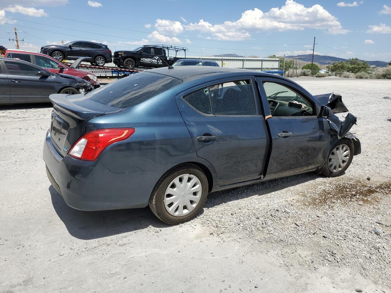 2015 Nissan Versa S - Фото 3
