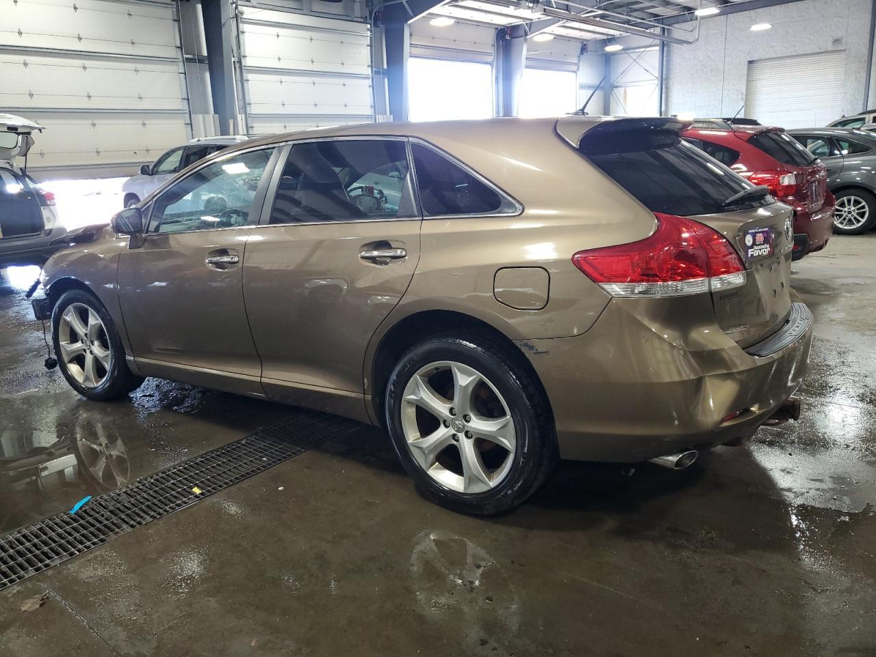 2009 Toyota Venza - Image 2