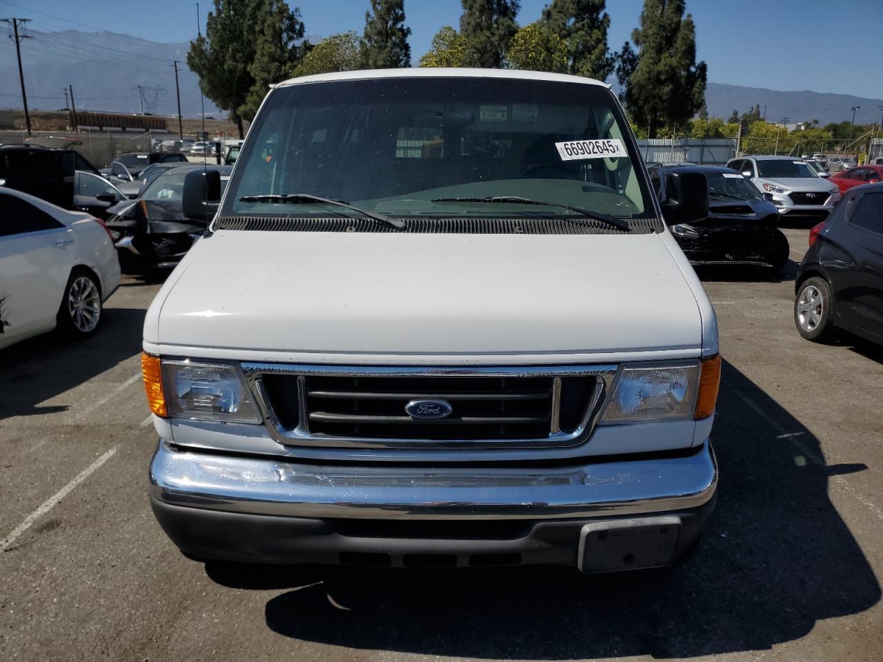 2007 Ford Econoline E350 Super Duty Wagon - Фото 5