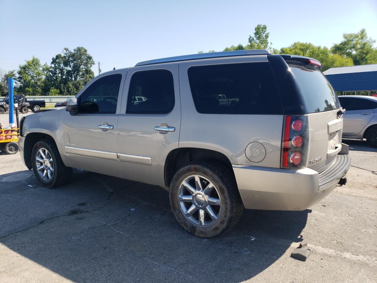2009 GMC Yukon Denali - Фото 2