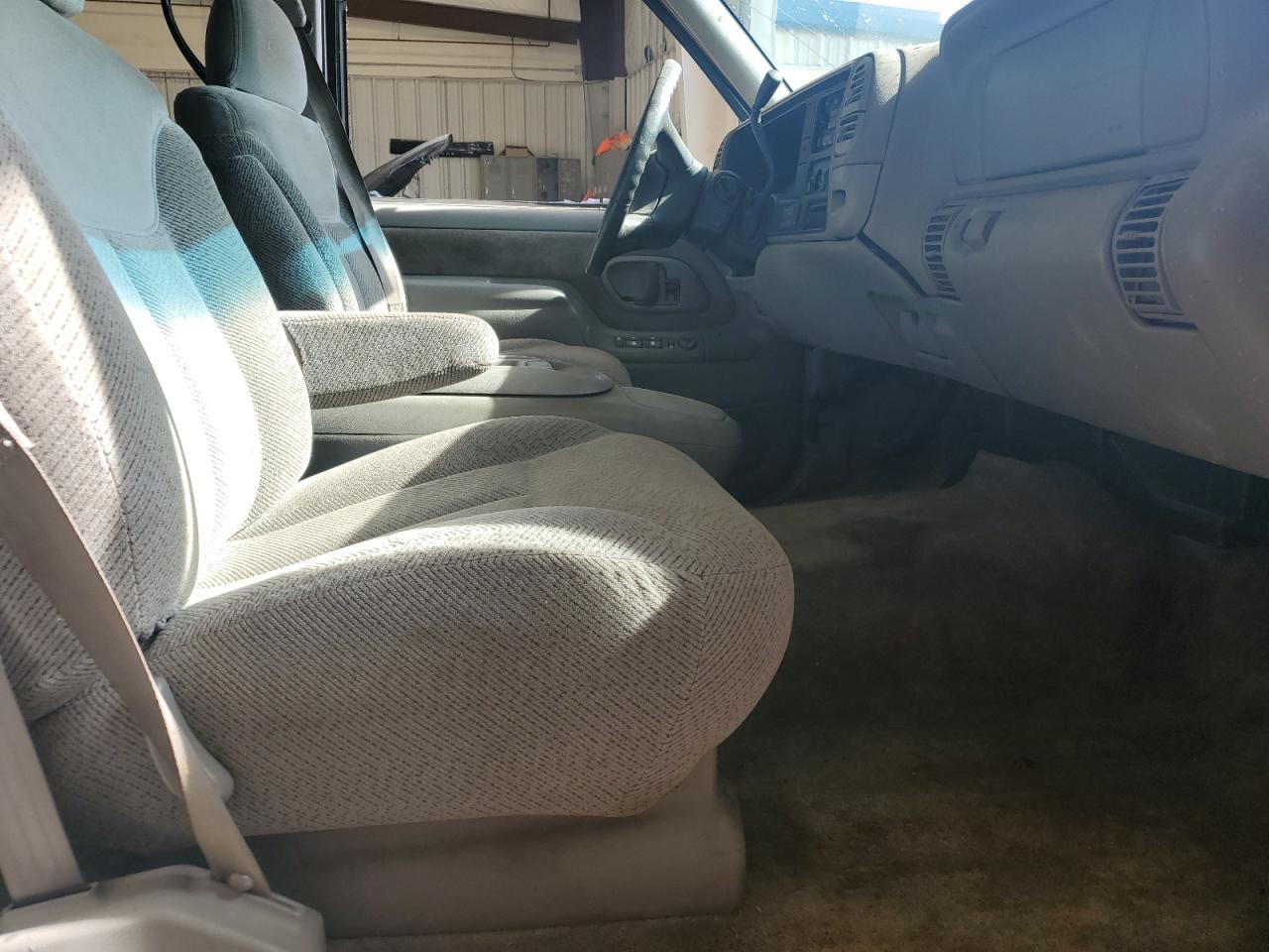 1999 Chevrolet Suburban K1500 - Image 7