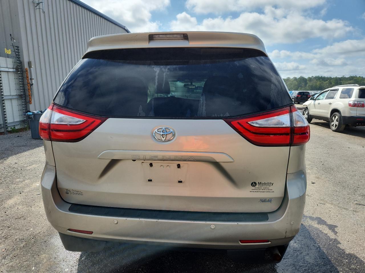 2015 Toyota Sienna Xle - Фото 6