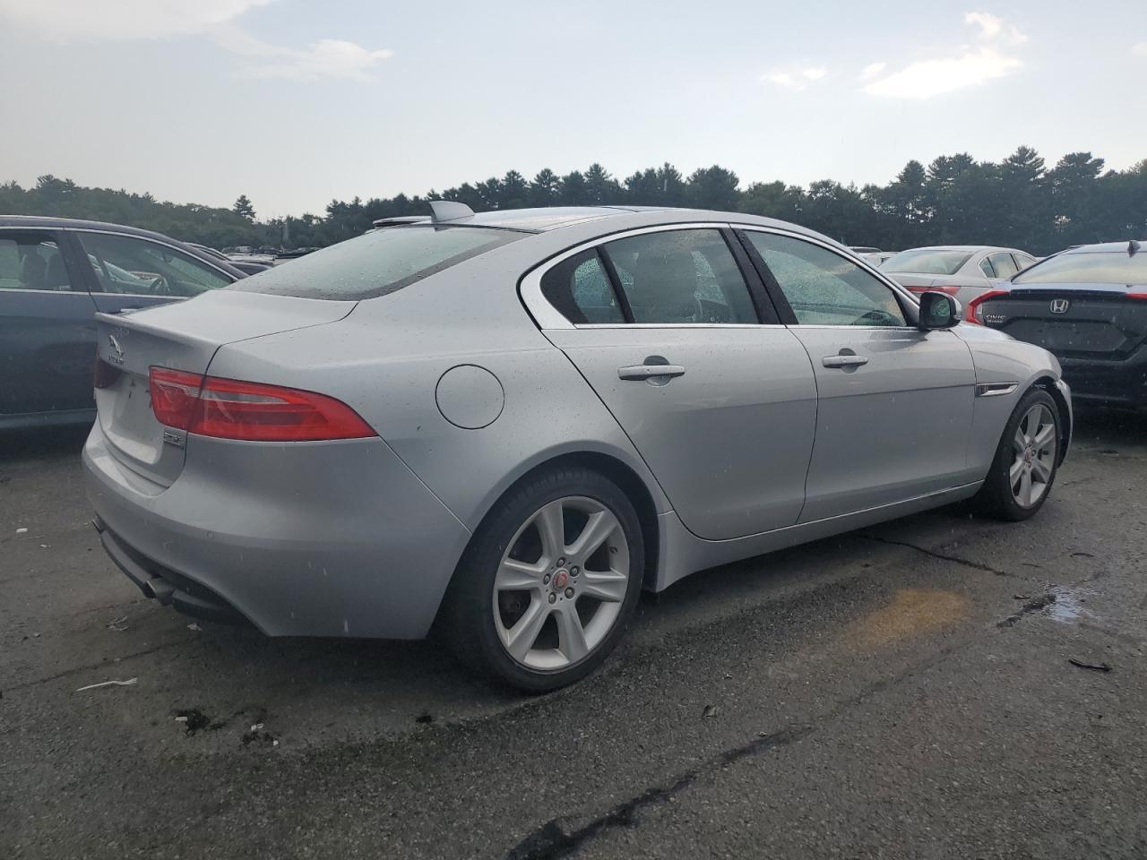 2018 Jaguar Xe Prestige - Image 3