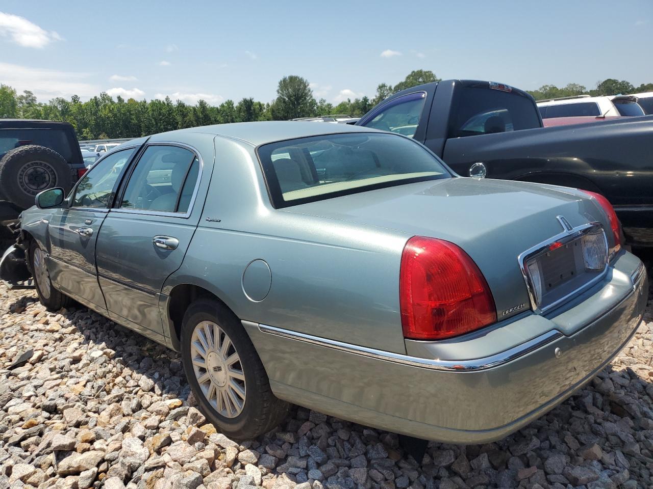2004 Lincoln Town Car Executive - Фото 2