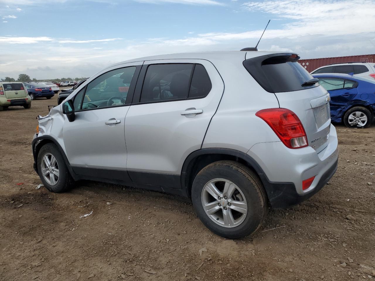 2022 Chevrolet Trax Ls - Фото 2