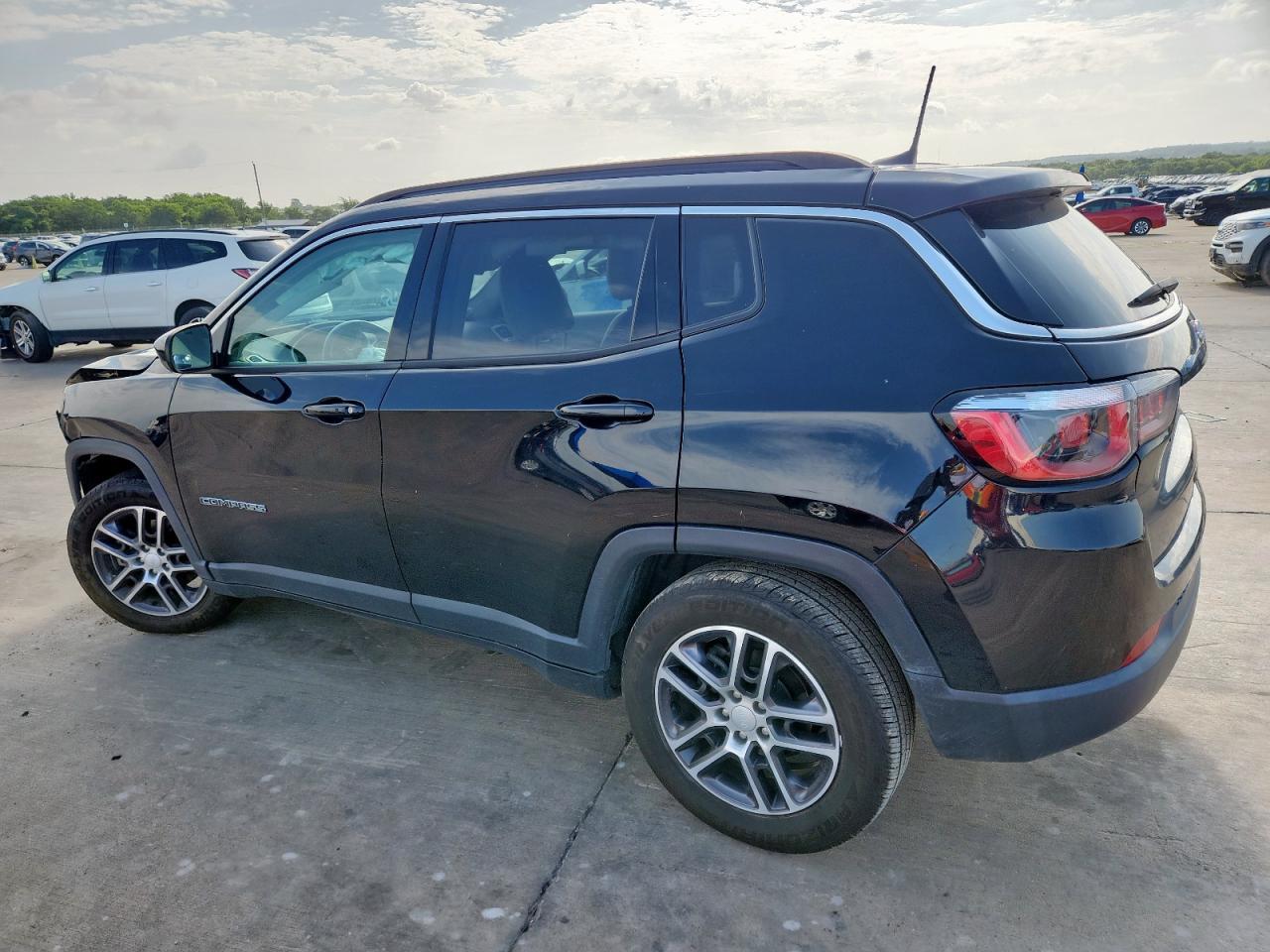 2019 Jeep Compass Latitude - Image 2