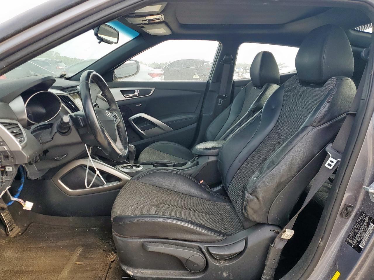 2016 Hyundai Veloster - Фото 7