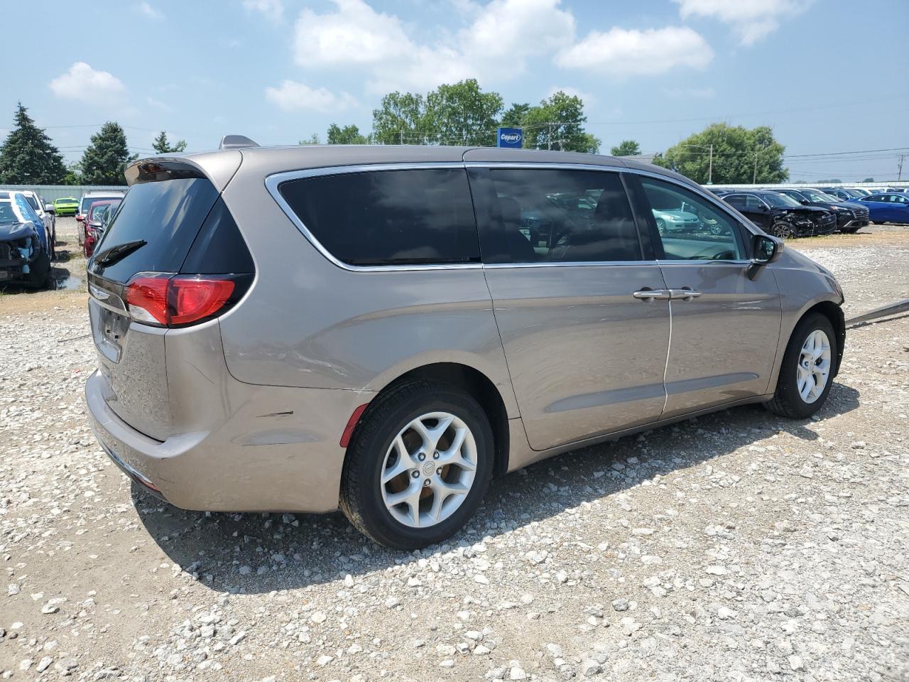 2017 Chrysler Pacifica Touring L - Фото 3