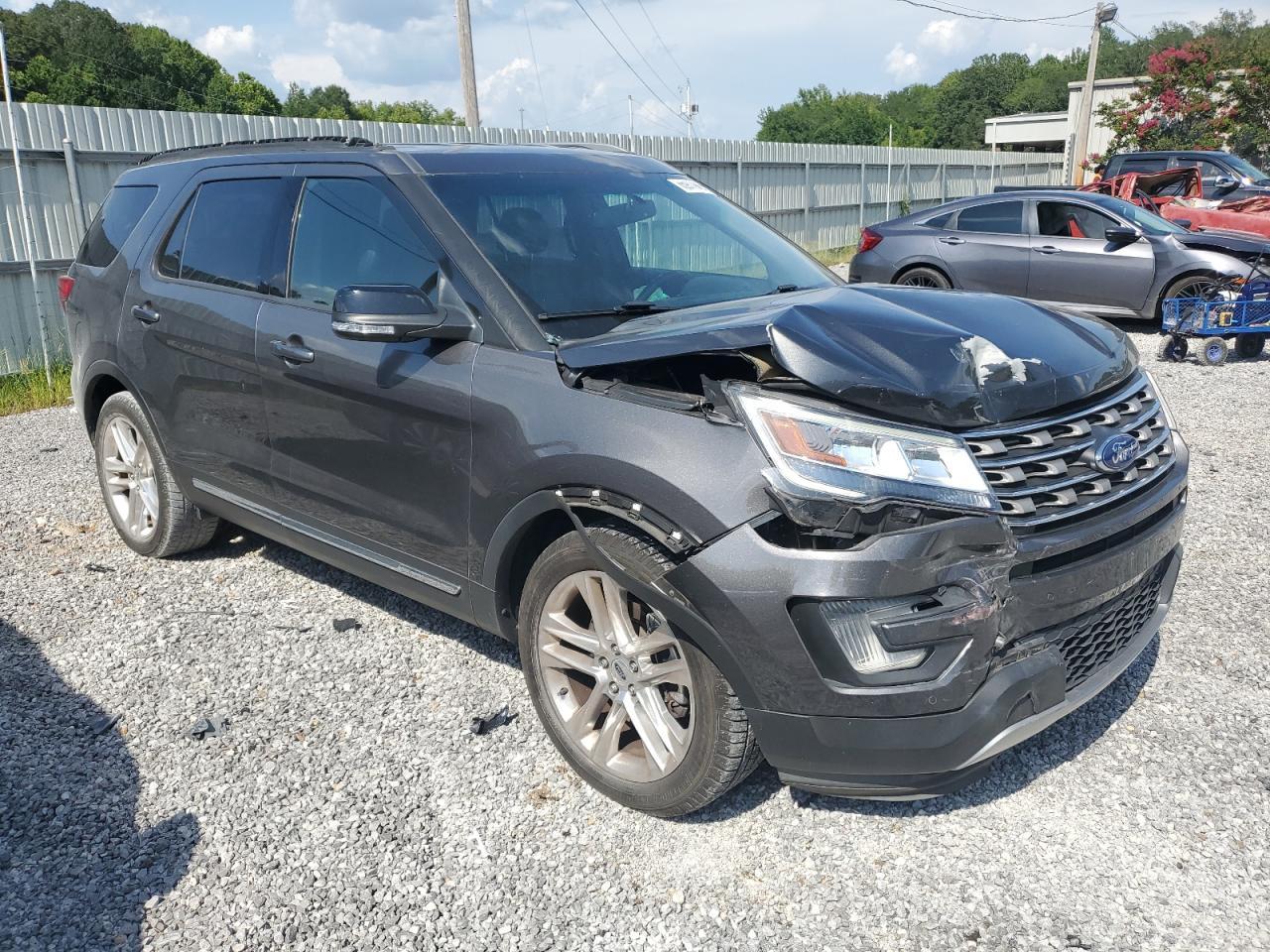 2017 Ford Explorer Xlt - Image 4
