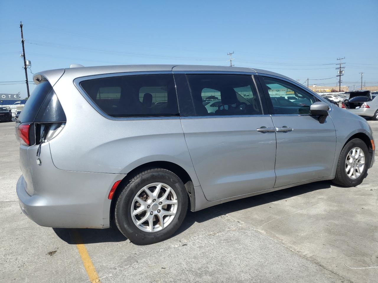 2018 Chrysler Pacifica Lx - Image 3