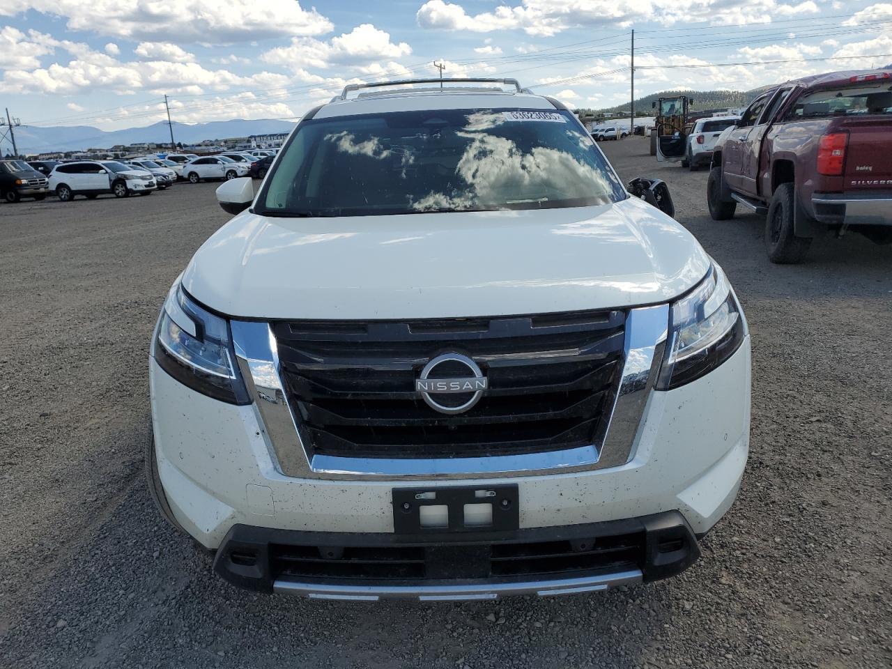 2024 Nissan Pathfinder Platinum - Image 5