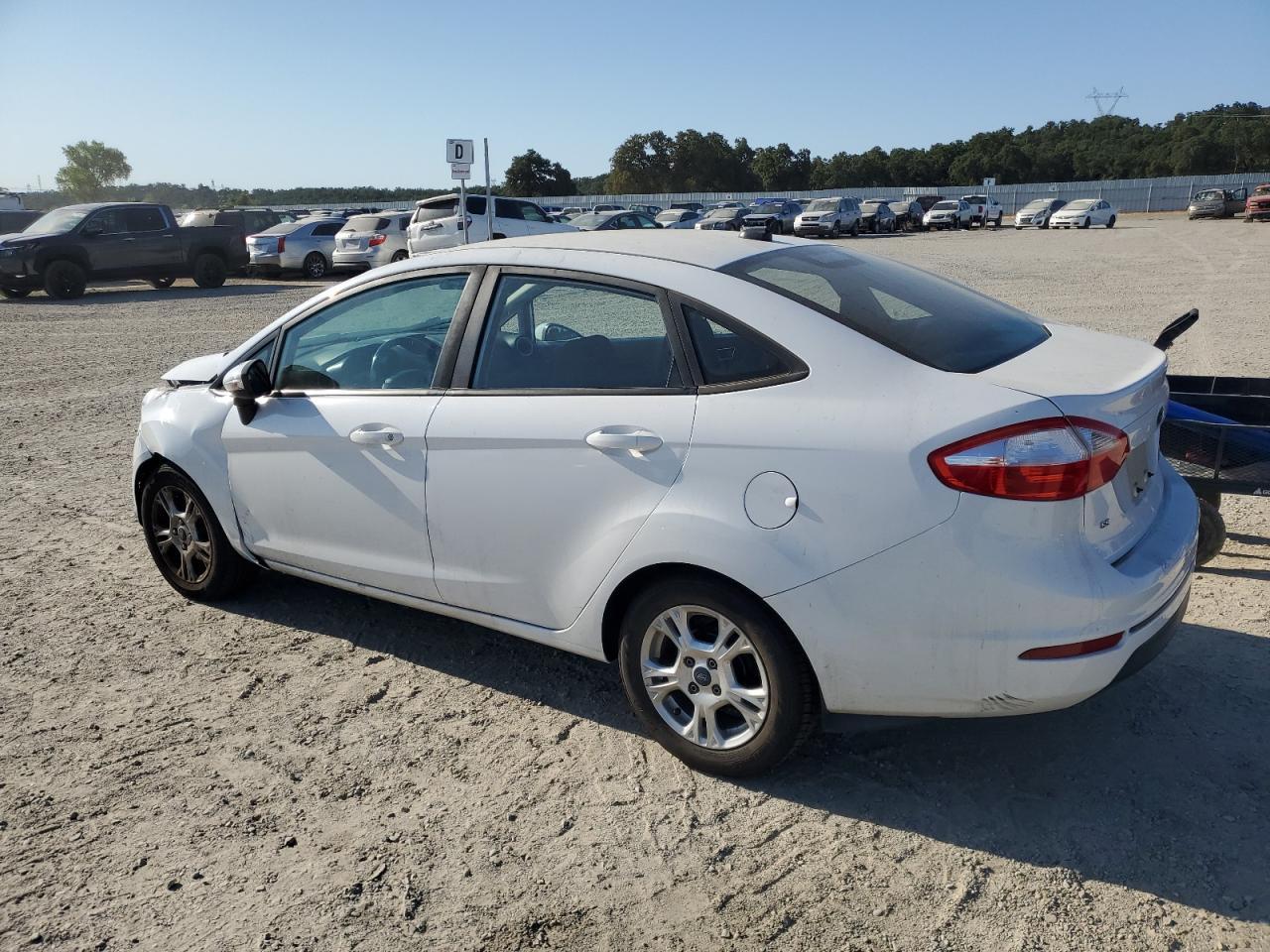 2015 Ford Fiesta Se - Image 2