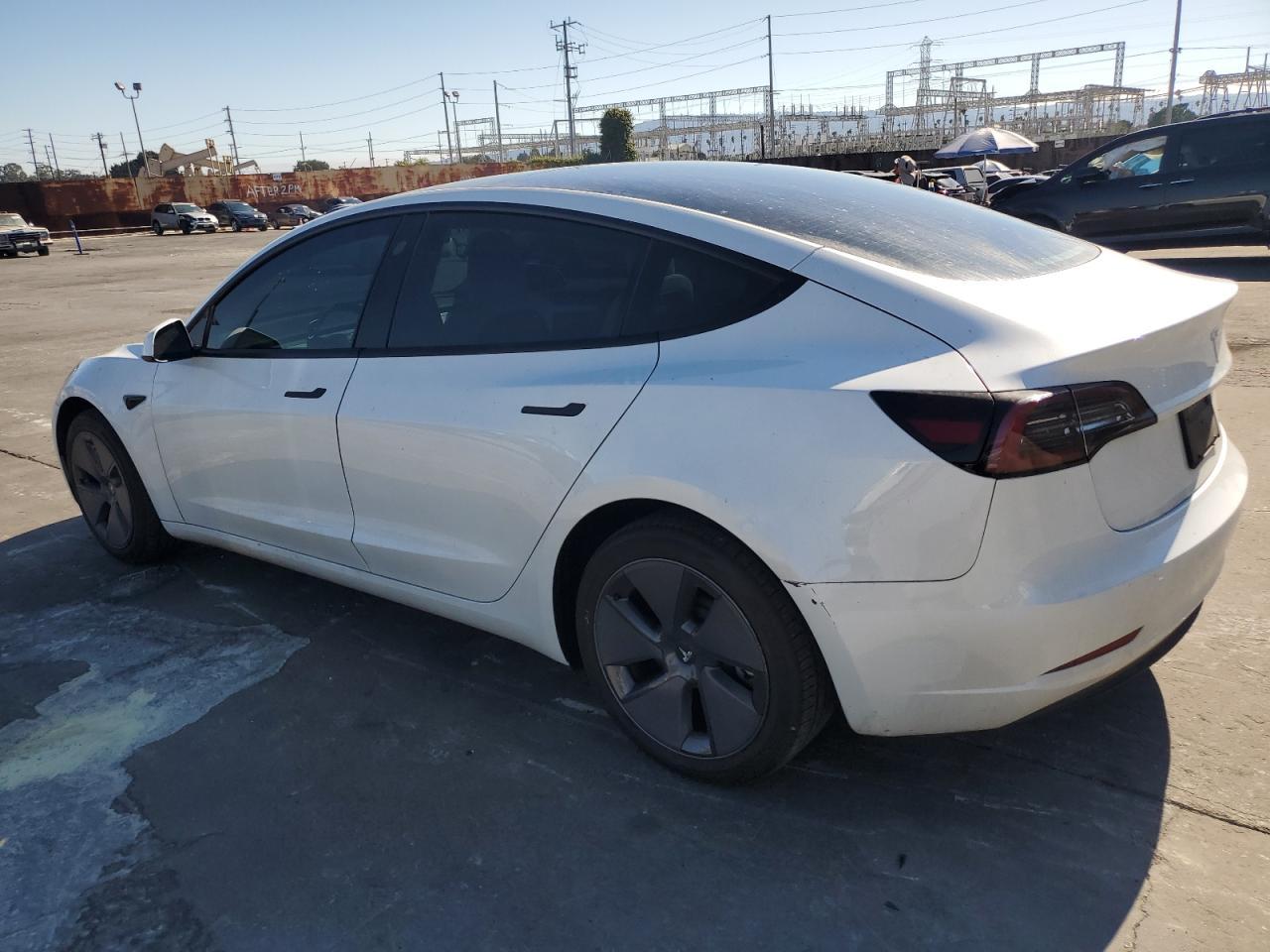 2023 Tesla Model 3 - Фото 2