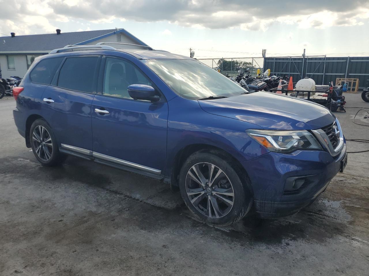 2017 Nissan Pathfinder S - Image 4
