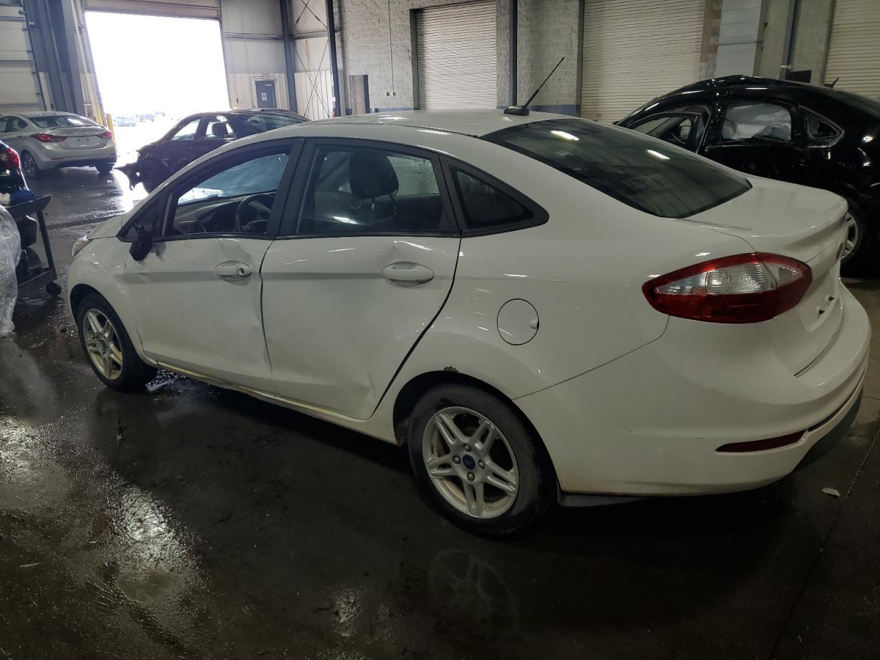 2019 Ford Fiesta Se - Image 2