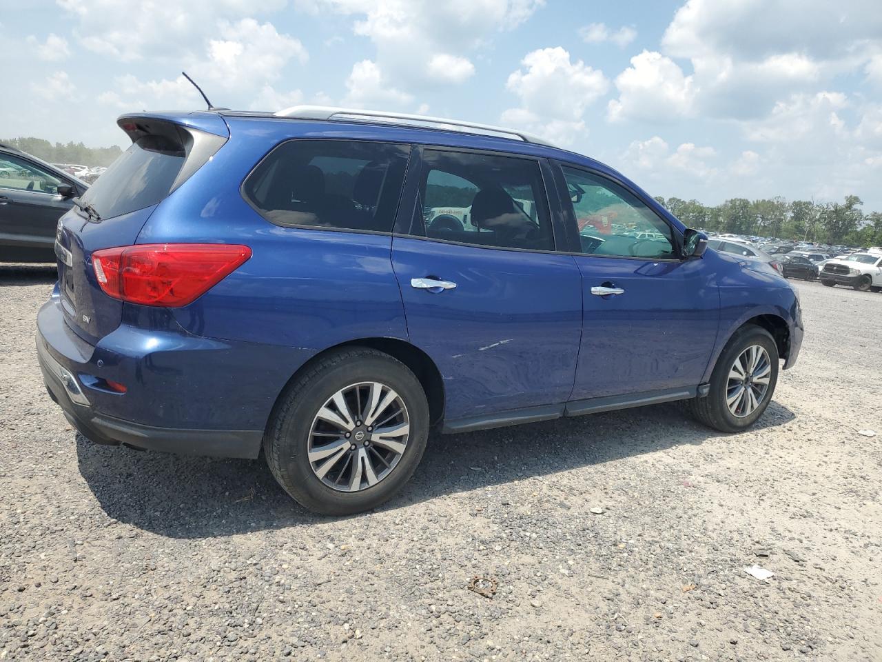 2017 Nissan Pathfinder S - Фото 3