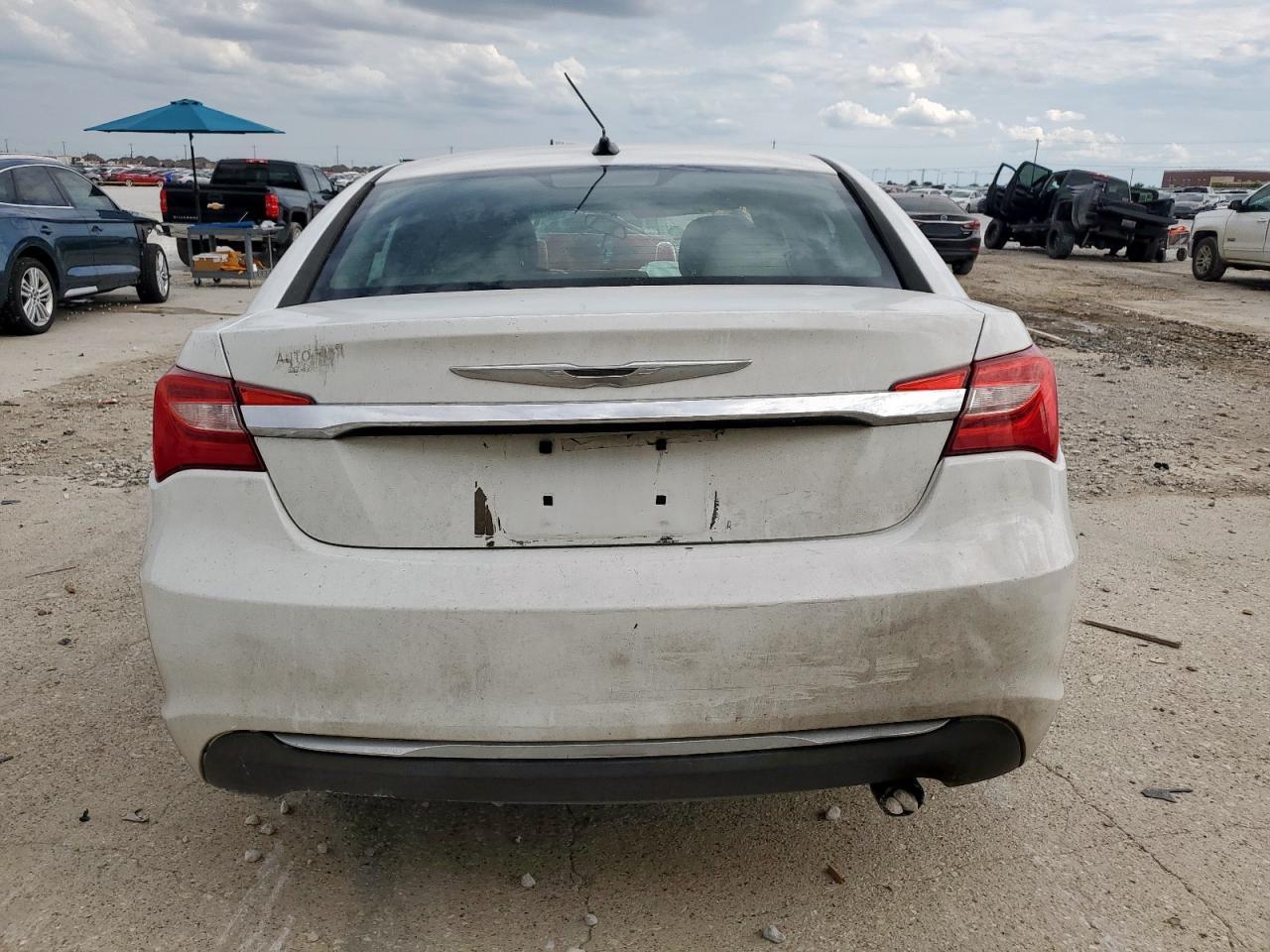 2013 Chrysler 200 Lx - Image 6