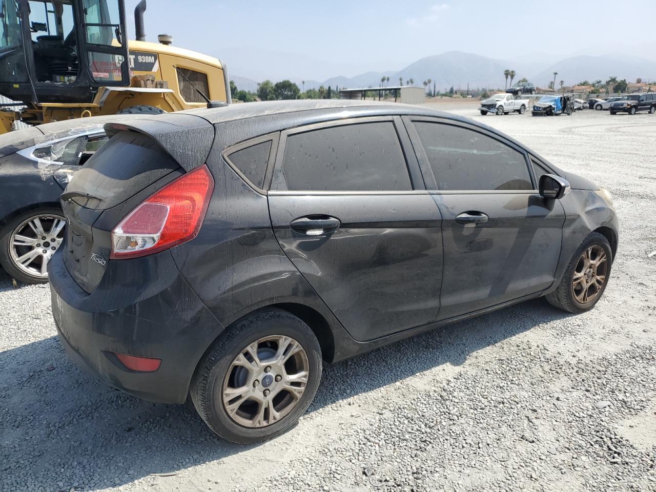 2015 Ford Fiesta Se - Image 3