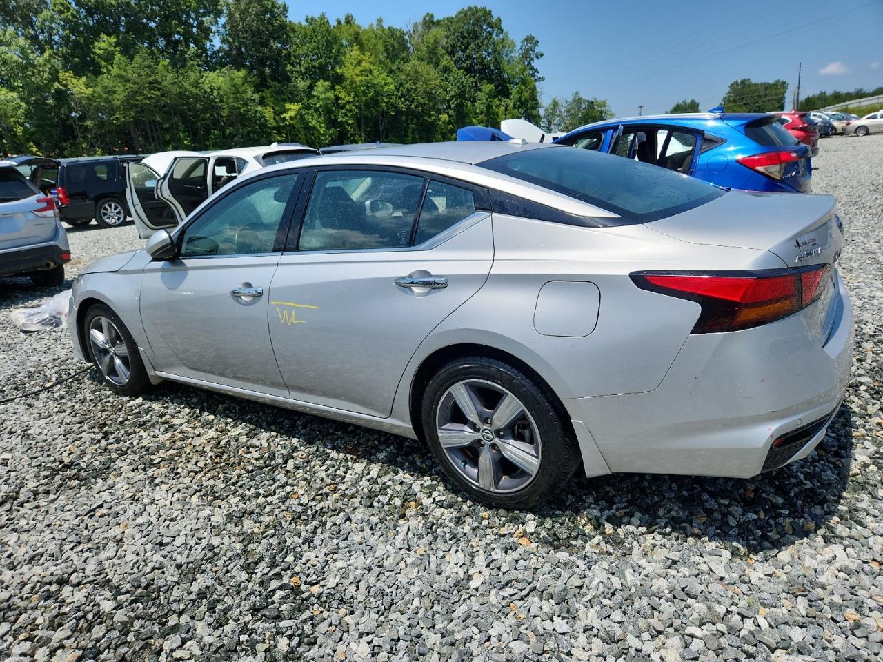 2019 Nissan Altima Sl - Image 2