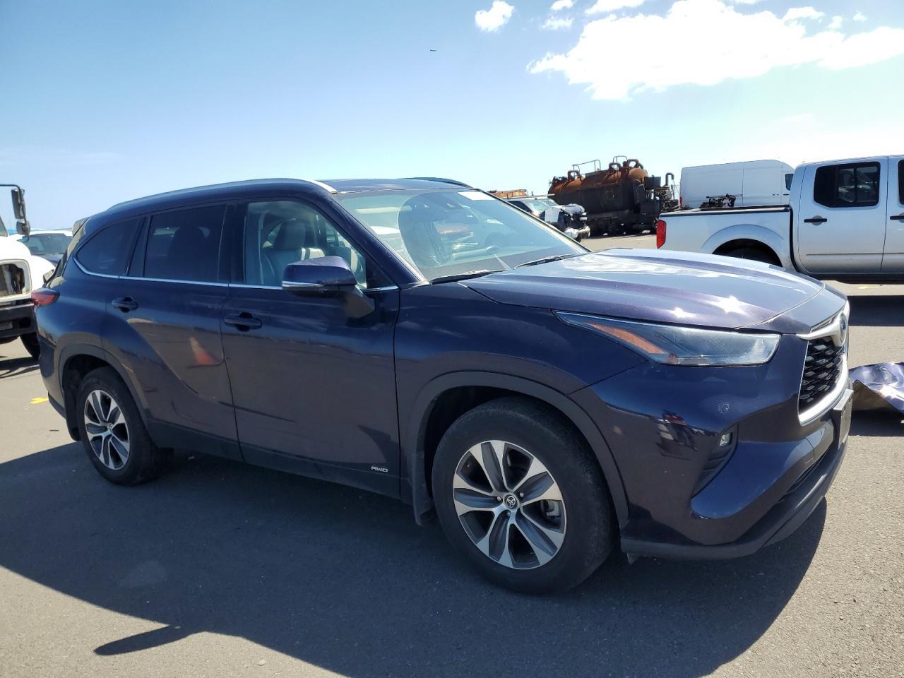 2022 Toyota Highlander Hybrid Xle - Image 4