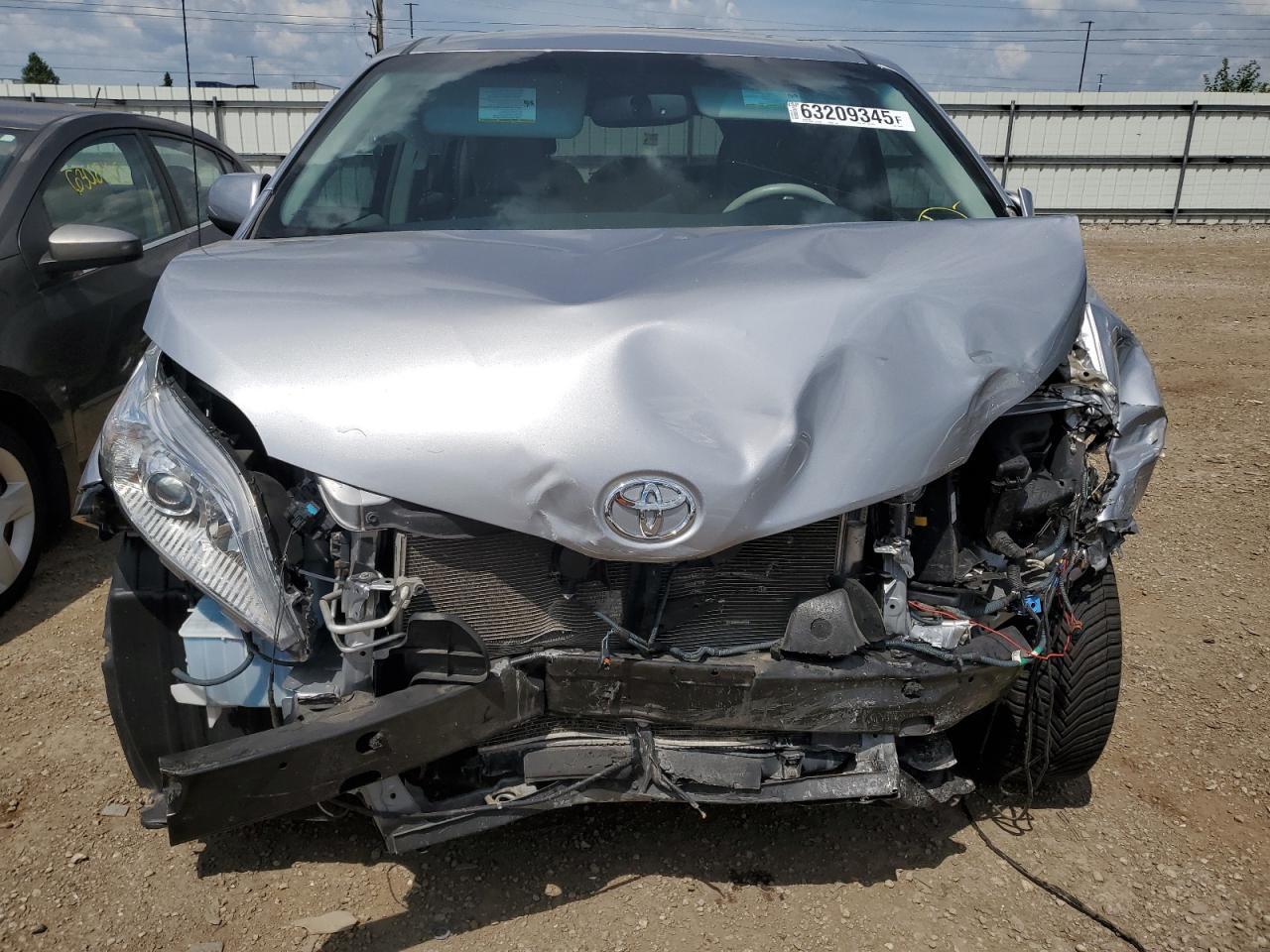 2012 Toyota Sienna Le - Фото 5