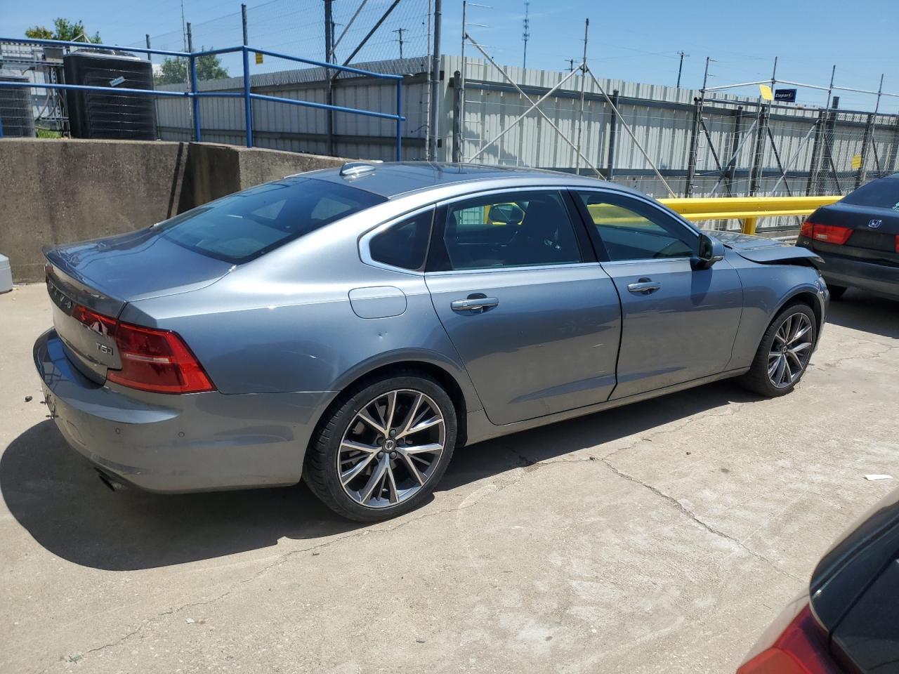 2018 Volvo S90 T5 Momentum - Фото 3