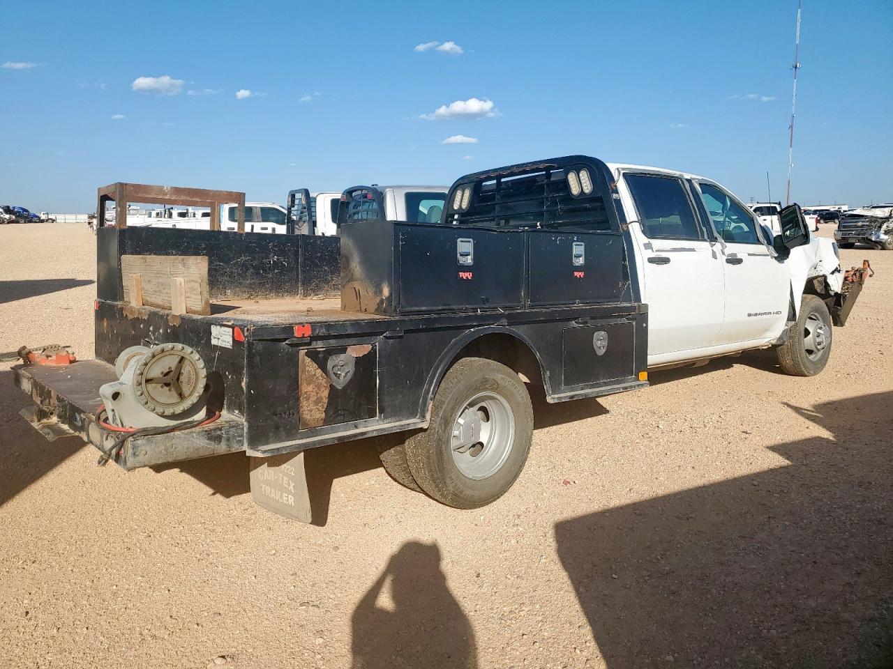 2024 GMC Sierra K3500 - Image 3