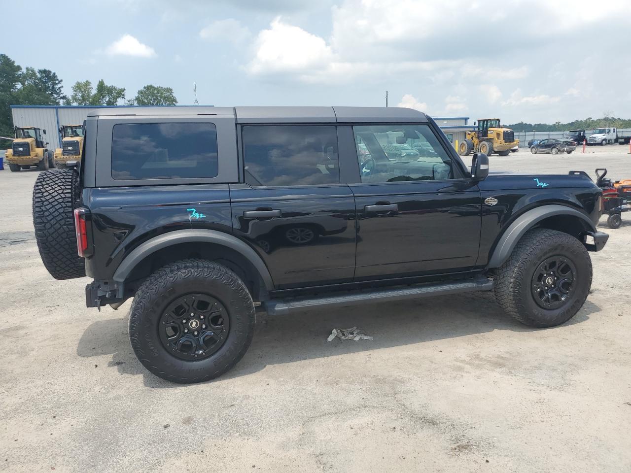 2023 Ford Bronco Base - Фото 3