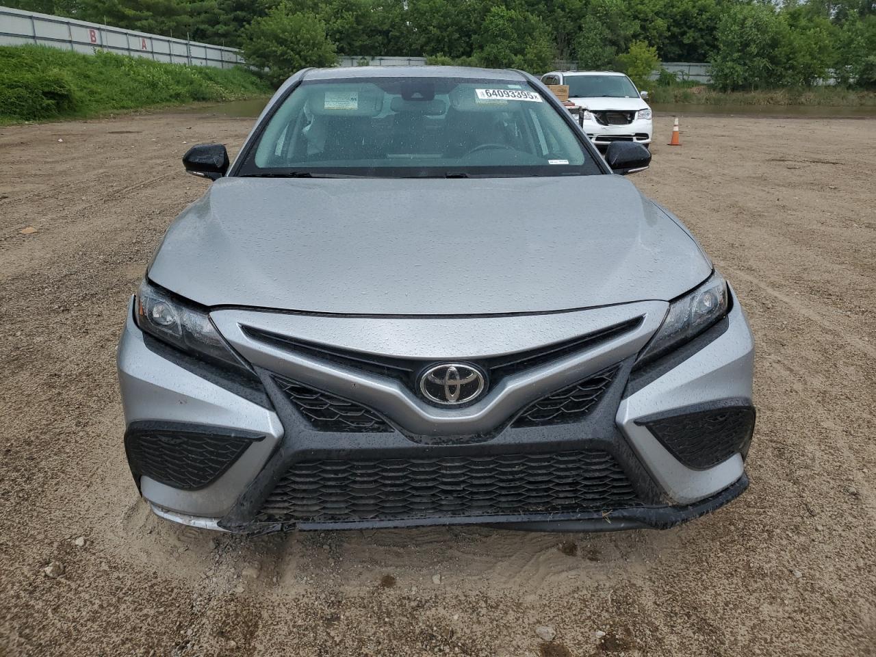 2021 Toyota Camry Se - Фото 5