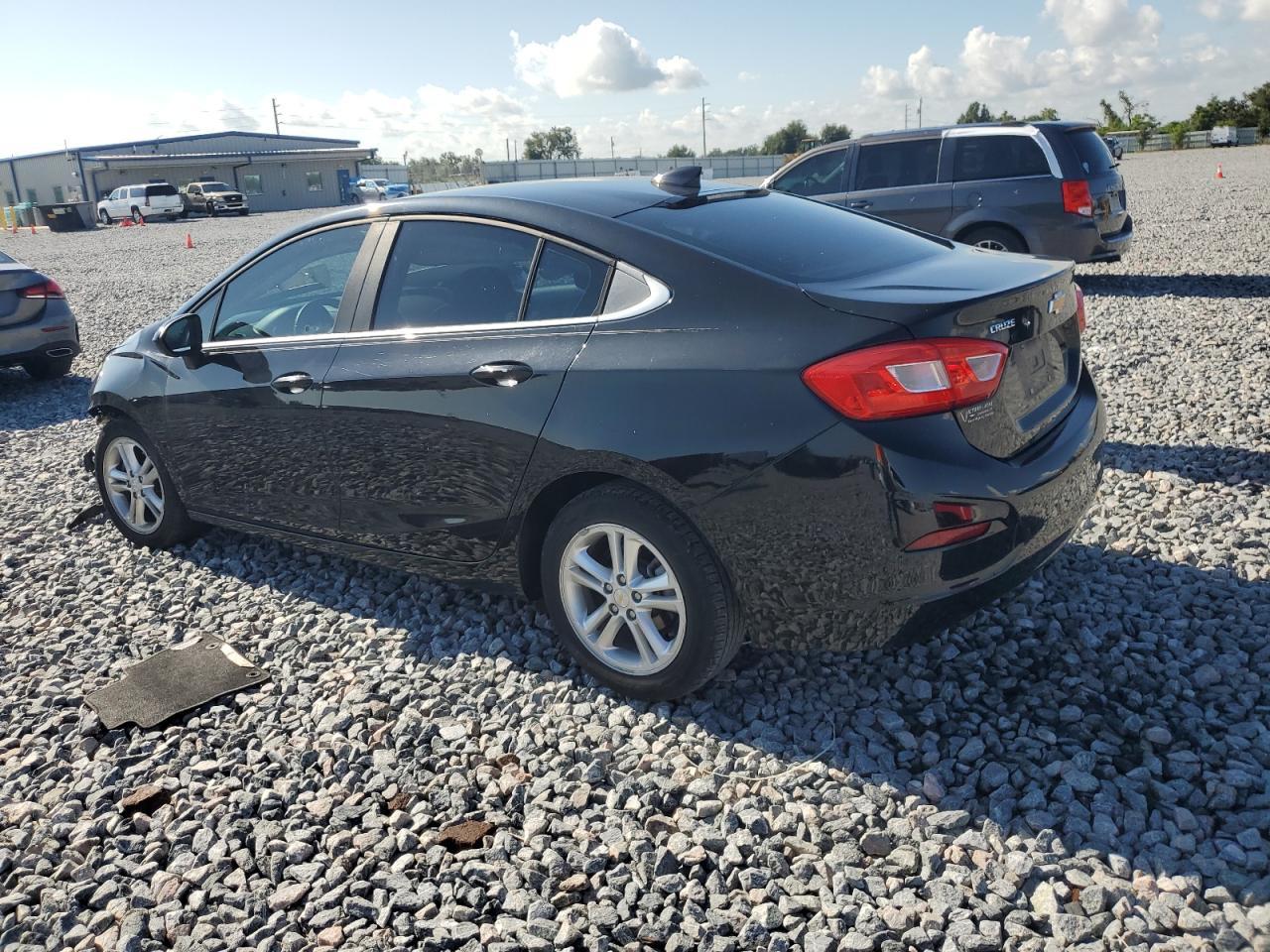 2017 Chevrolet Cruze Lt - Фото 2