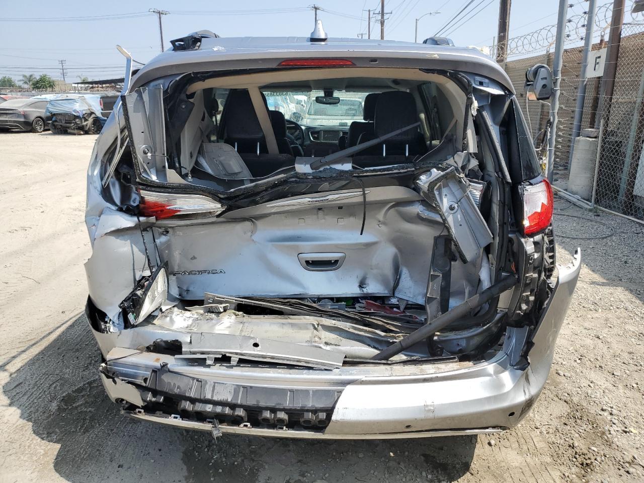 2020 Chrysler Pacifica Touring L - Image 6